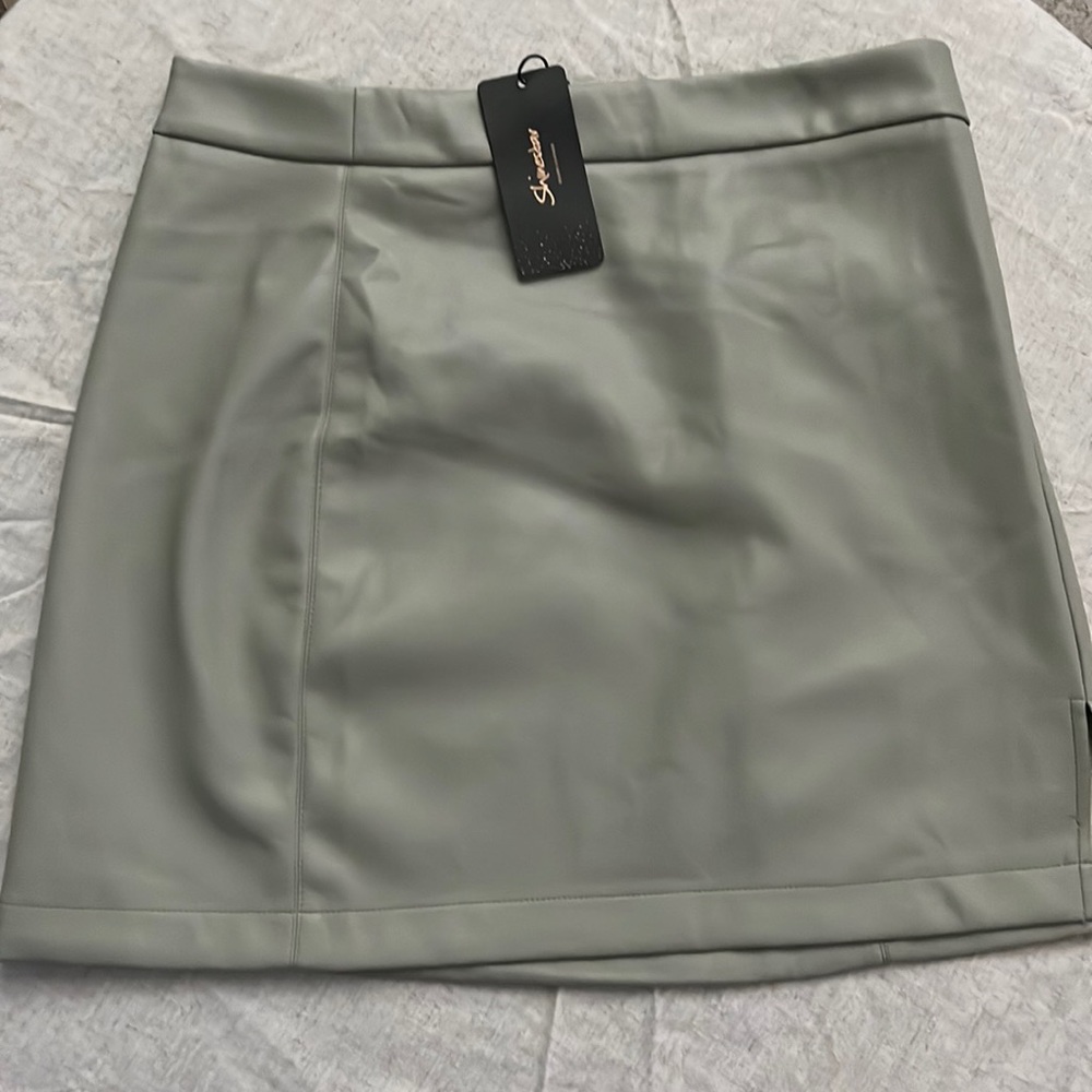 NWOT.. miniskirt leather-vegan woman’s large